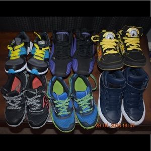 Shoes/sneakers/tennis shoes